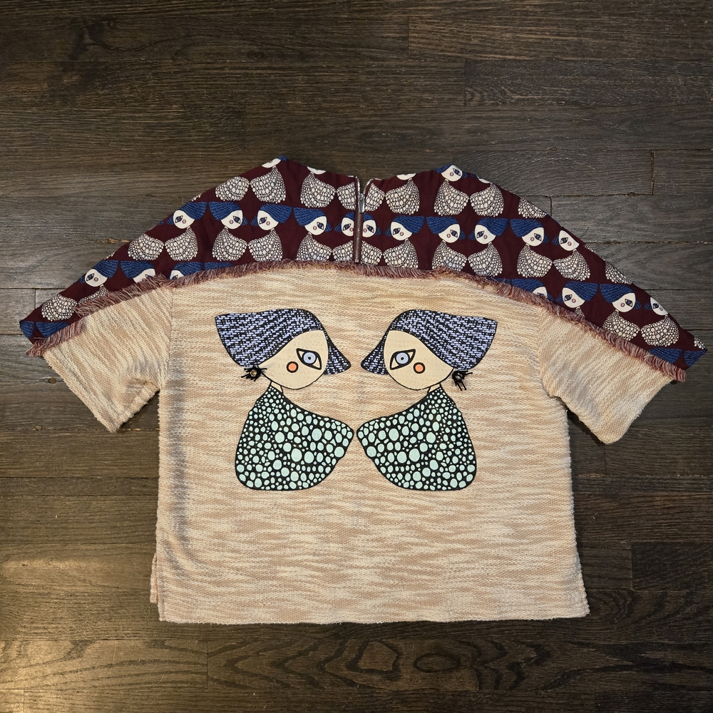 Basic House Artistic Multi-Textural Short Sleeve Tee with Blue and Cream Design